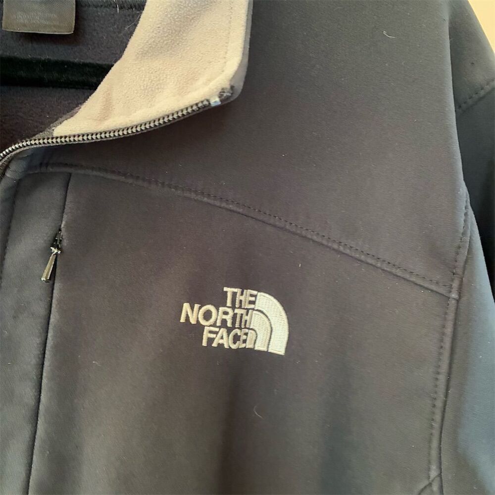 The North Face Men's Black Softshell Jacket Size M Weather Resistant - Picture 3 of 8